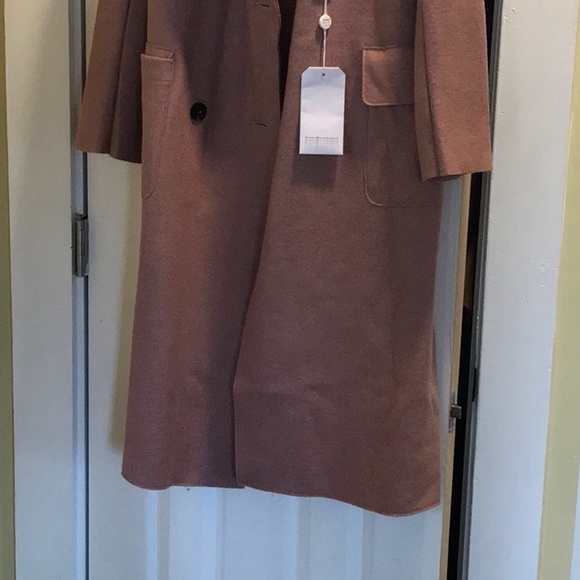 A beautiful Wool Coat - Picture 2 of 4